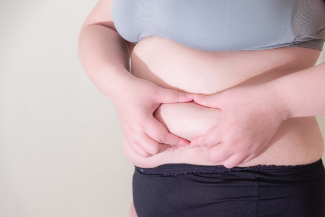 Samo tri sastojka tope kilograme koje skupljamo za vreme praznika: Dovoljna je jedna šolja dnevno